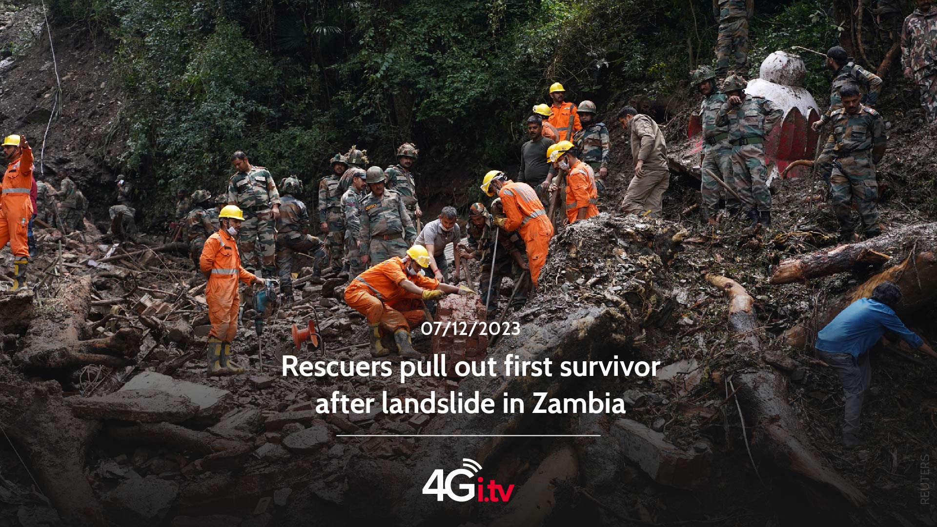 Lesen Sie mehr über den Artikel Rescuers pull out first survivor after landslide in Zambia